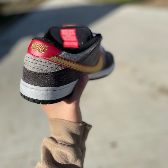 Nike Dunk Low Premium SB Beijing Gold Grey - Picture 2 of 9